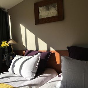 Habitación Pequeña con 2 Camas Individuales